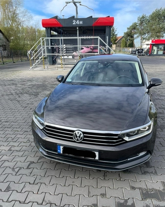 Volkswagen Passat cena 93500 przebieg: 52000, rok produkcji 2018 z Mysłowice małe 254